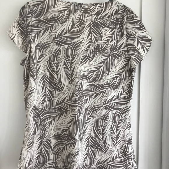 Banana Republic feather print blouse - Picture 2 of 6