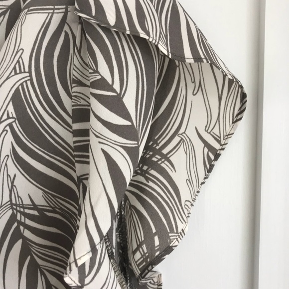 Banana Republic feather print blouse - Picture 4 of 6