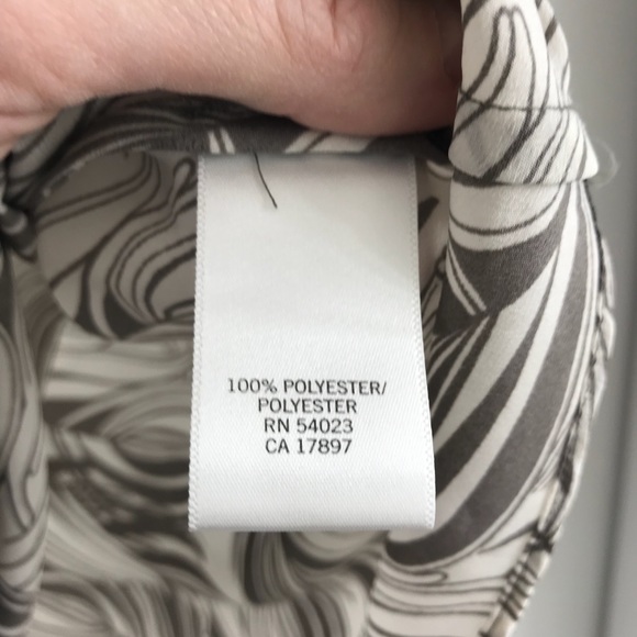 Banana Republic feather print blouse - Picture 6 of 6