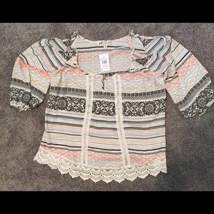 Women’s Vanity cold shoulder shirt size medium
