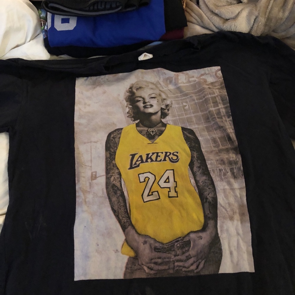 T-shirt featuring Marilyn Monroe with Kobe jersey