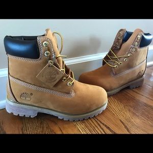 Men’s Size 7 Timberlands