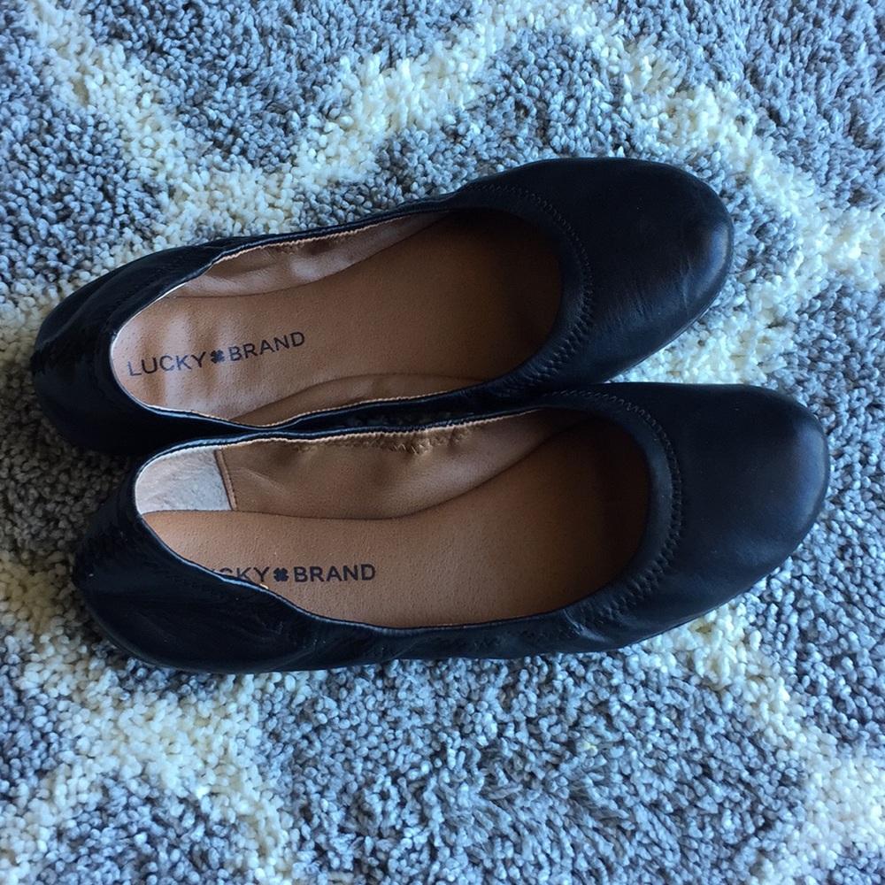 Black leather Lucky Brand Emmie flats in EUC