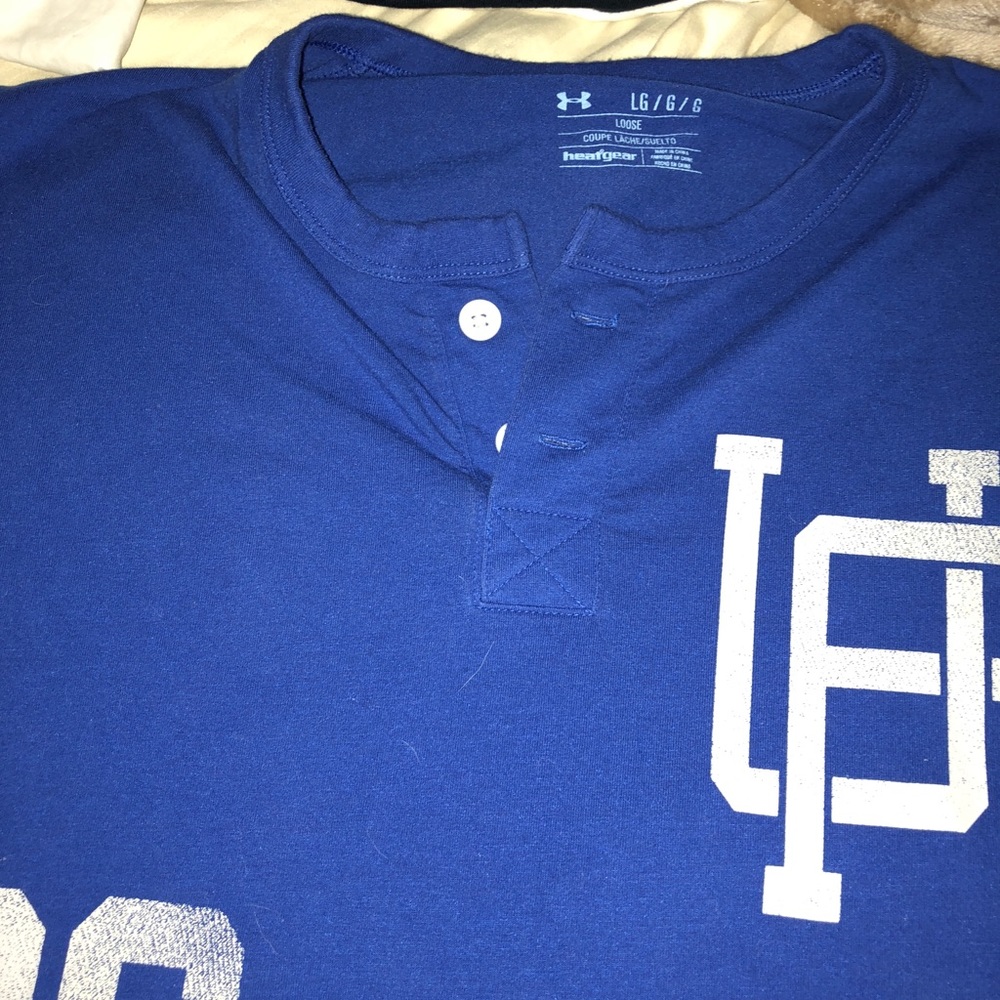Blue UA loose fit shirt size Large