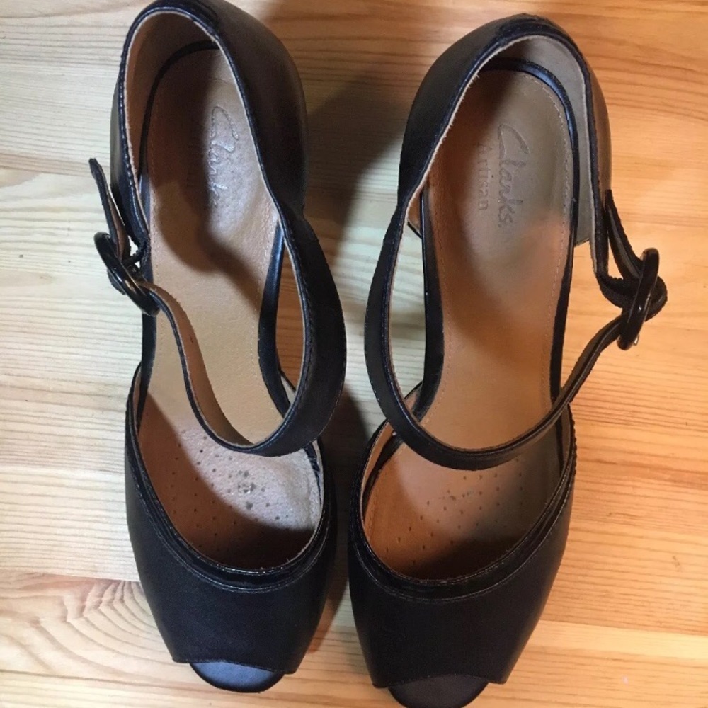 *SOLD* Clarks Artisan Black Leather Ankle Strap 10 - Picture 4 of 8