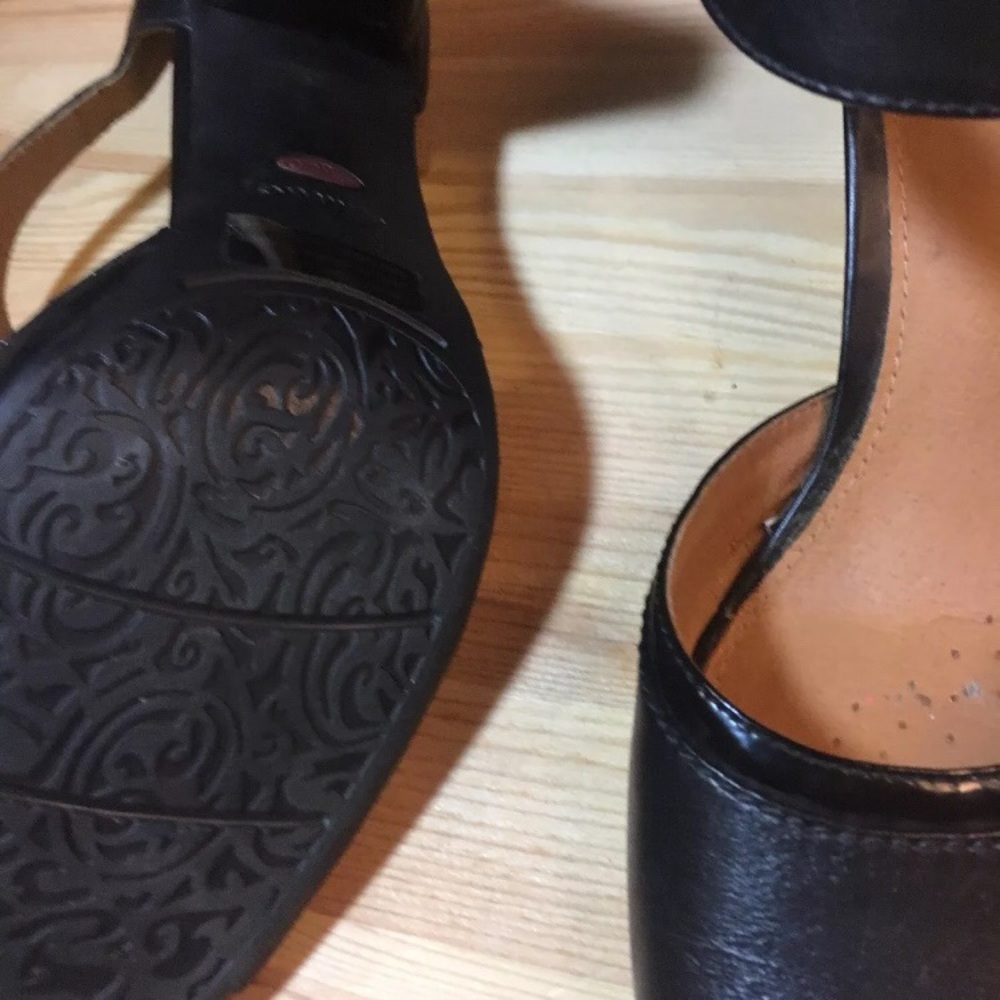 *SOLD* Clarks Artisan Black Leather Ankle Strap 10 - Picture 6 of 8