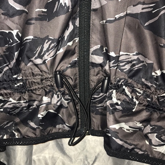 Nike Shell Jacket - Picture 2 of 5