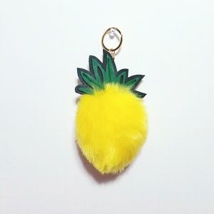 ⬇️Pineapple Pom Keychain