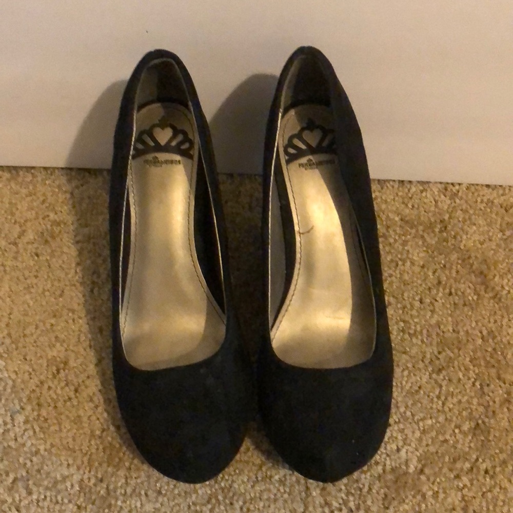 Fergalicious black wedges 7.5