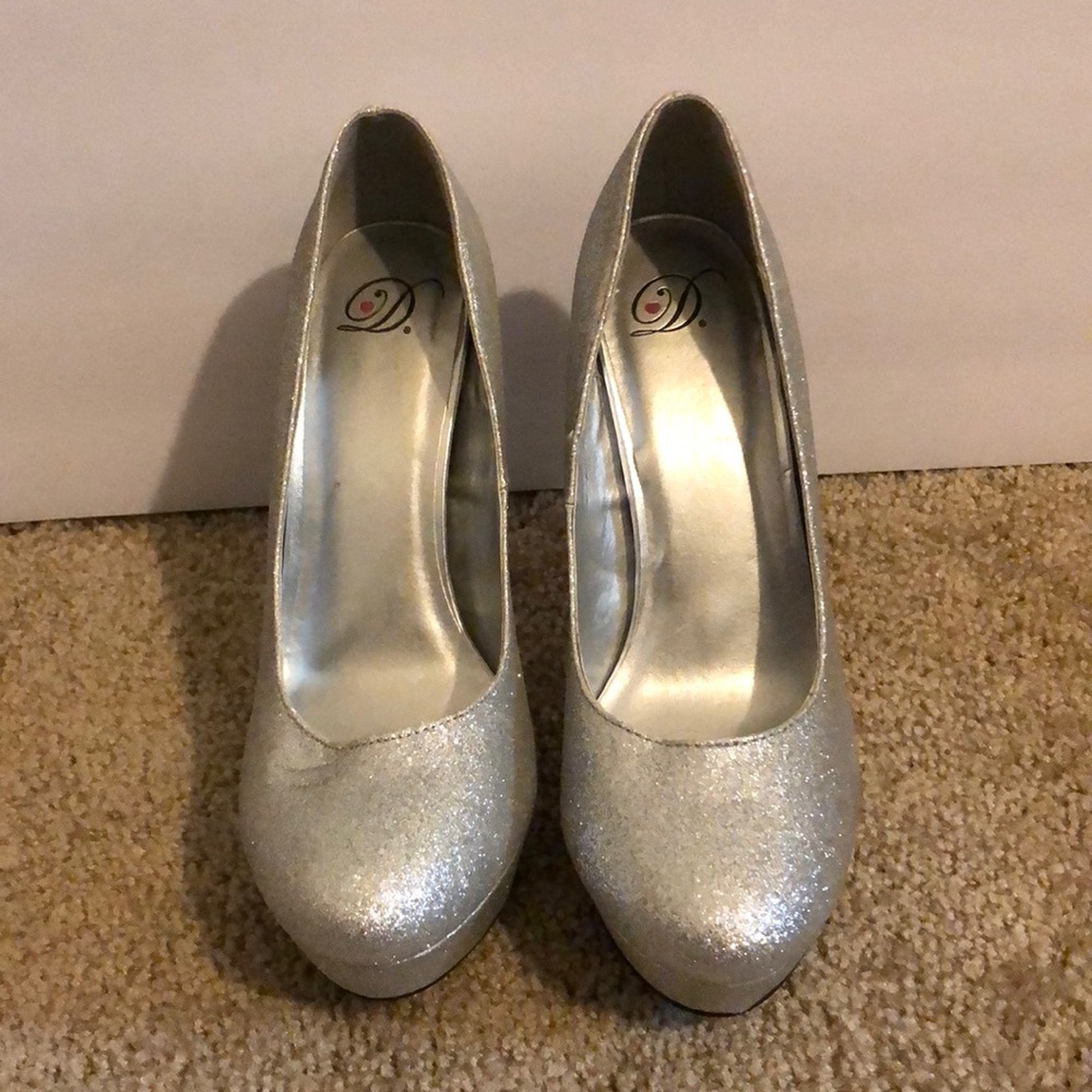 Silver sparkle pumps size 8