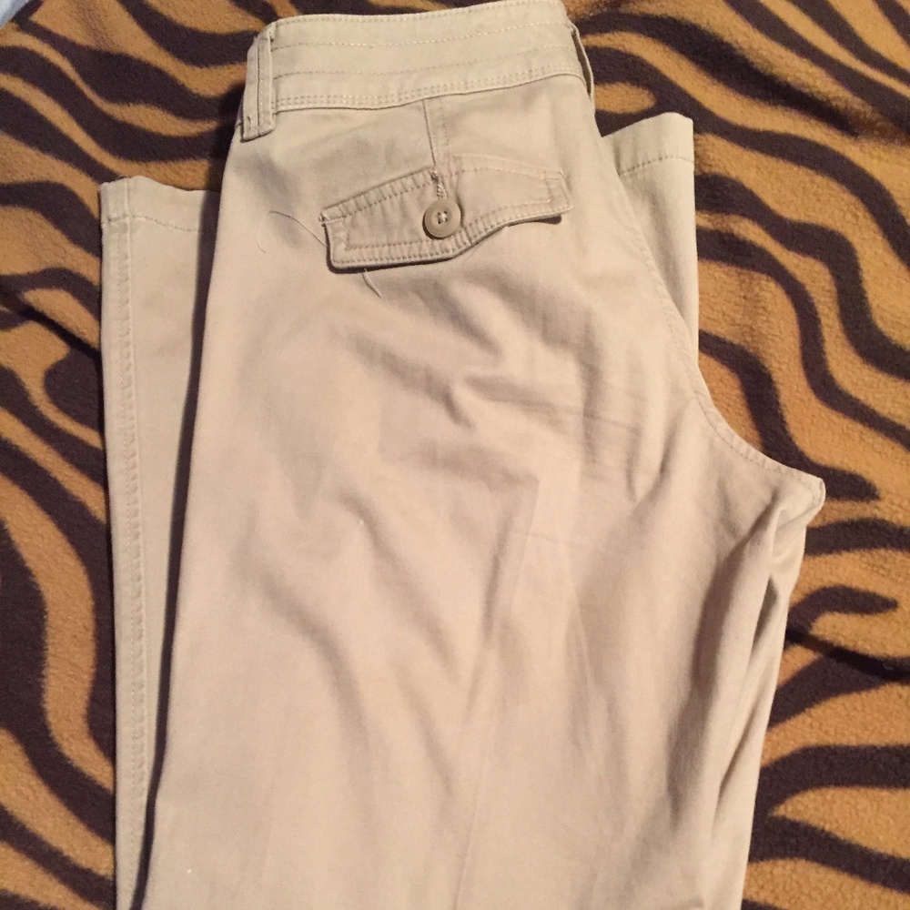 Maurices Long Khaki's Size 5/6