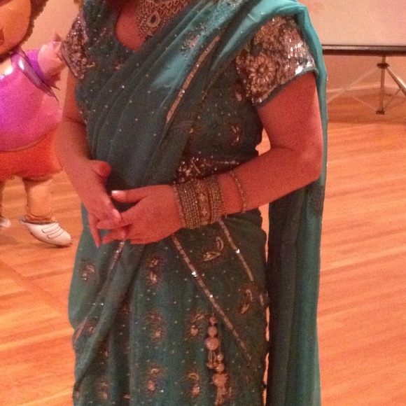 Ladies Saree - Picture 1 of 4