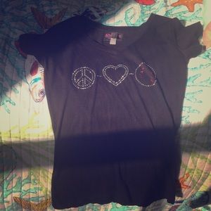 I’m selling a black shirt