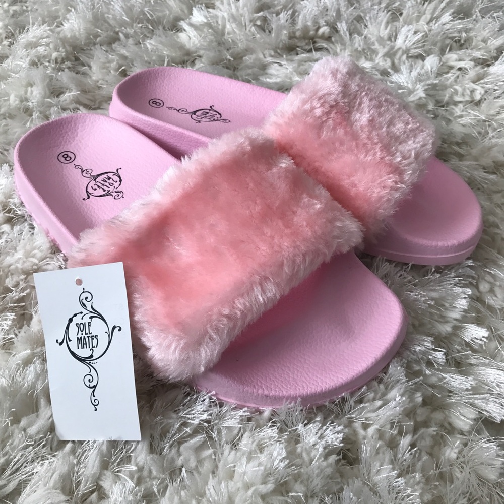 NWT ❤️SOLD❤️ PINK FUZZY SLIDES ✨🌸🍬 - Picture 1 of 3