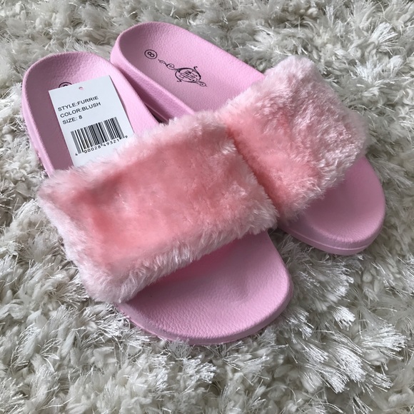NWT ❤️SOLD❤️ PINK FUZZY SLIDES ✨🌸🍬 - Picture 2 of 3