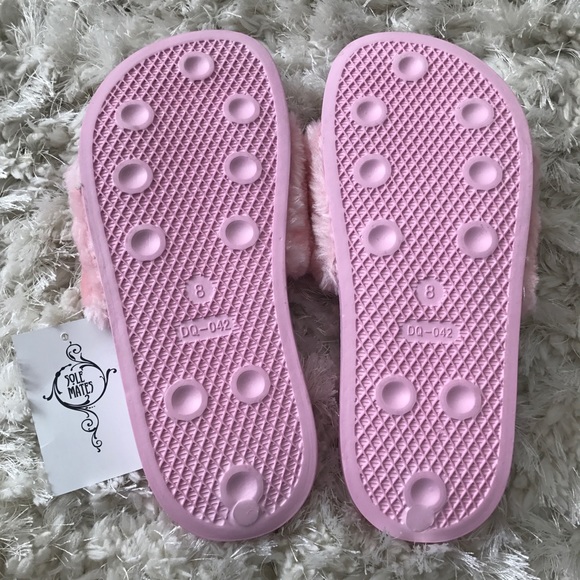 NWT ❤️SOLD❤️ PINK FUZZY SLIDES ✨🌸🍬 - Picture 3 of 3