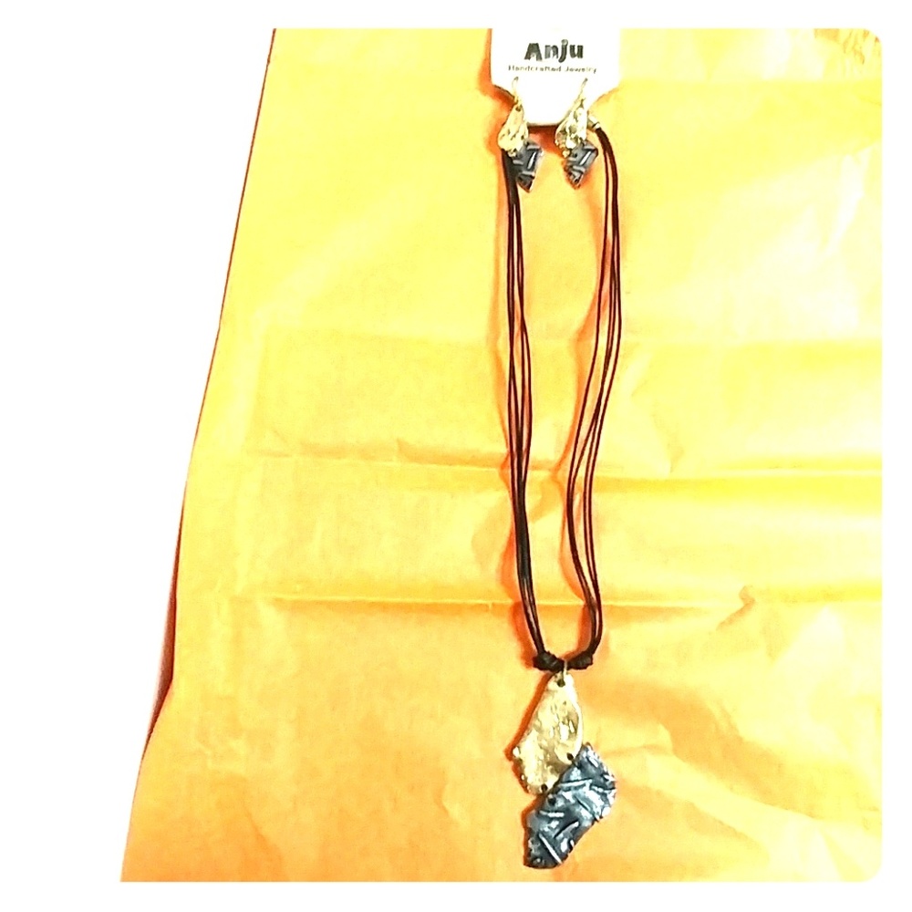 Necklace and earring set