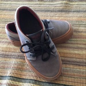 DC skateboarding shoes *kids*