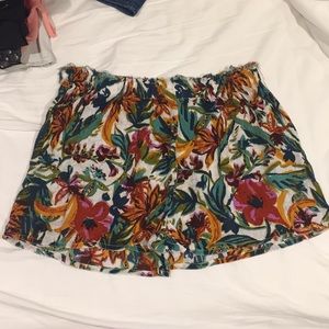 UO: Floral flowy shorts