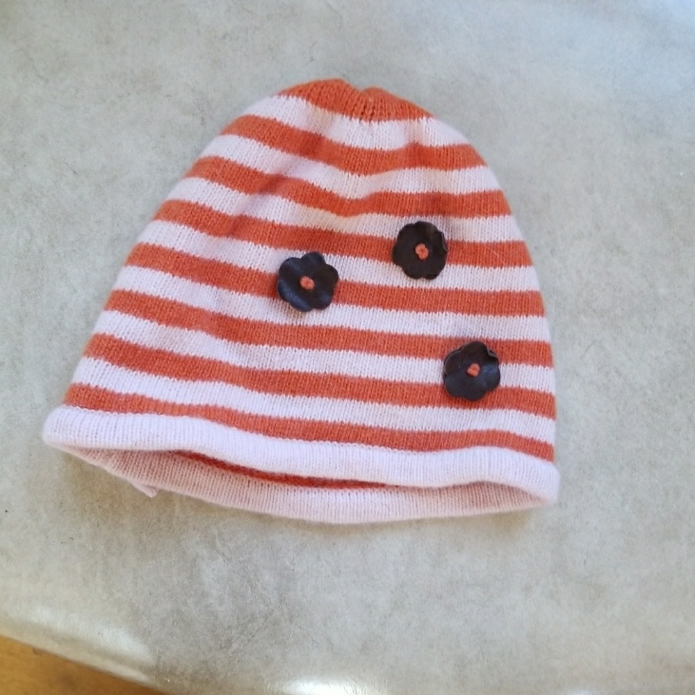 60% Lambswool 20% nylon and 20% Angora rabbit fur