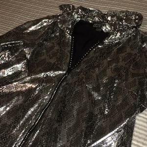 Silver jack with ruffle collar