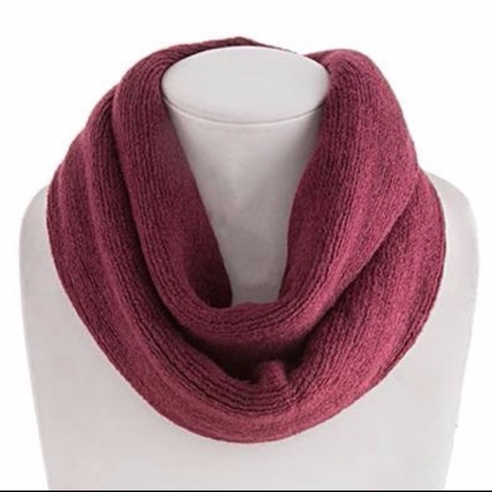 🎉 Host Pick 🎉 Wine Infinity Circle Scarf