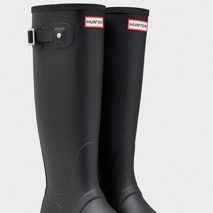 Tall matte black Hunter boots
