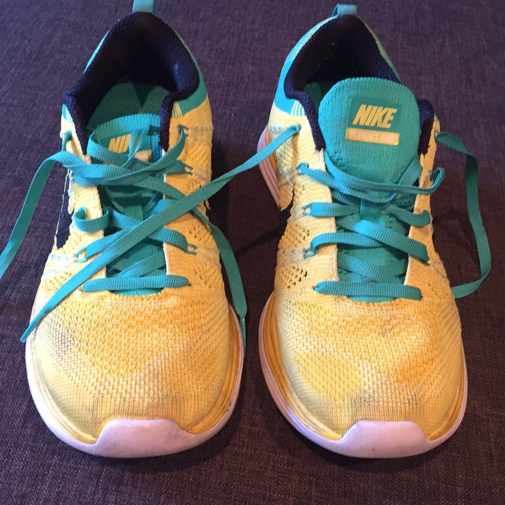 Woman 7.5 Yellow Green Nike running shoes