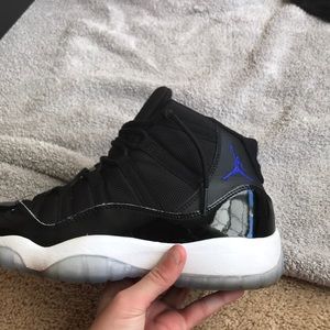 Jordan 11 size 6.5 (grade school)