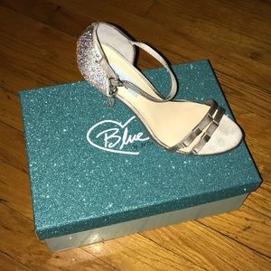 🎉Price Drop $15 Betsy Johnson Silver Satin Bow.