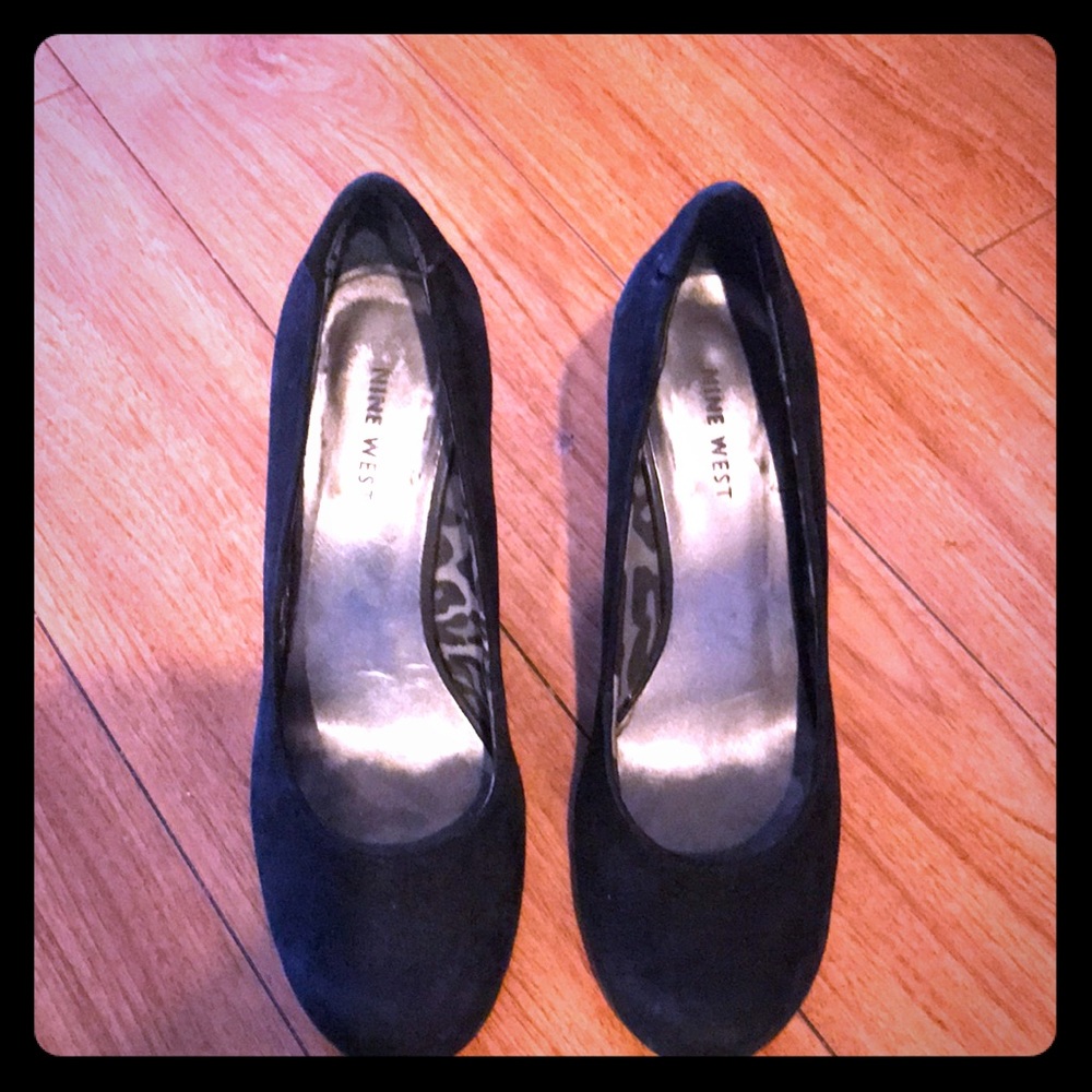 Nine West size 7M black suede wedges!!