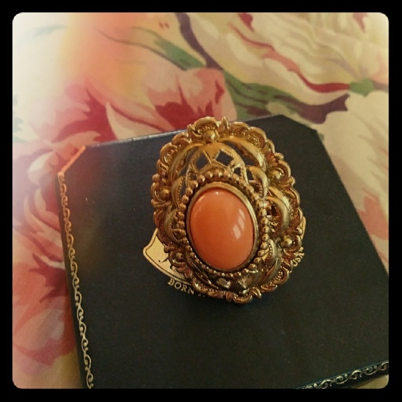 Ring - Picture 1 of 2