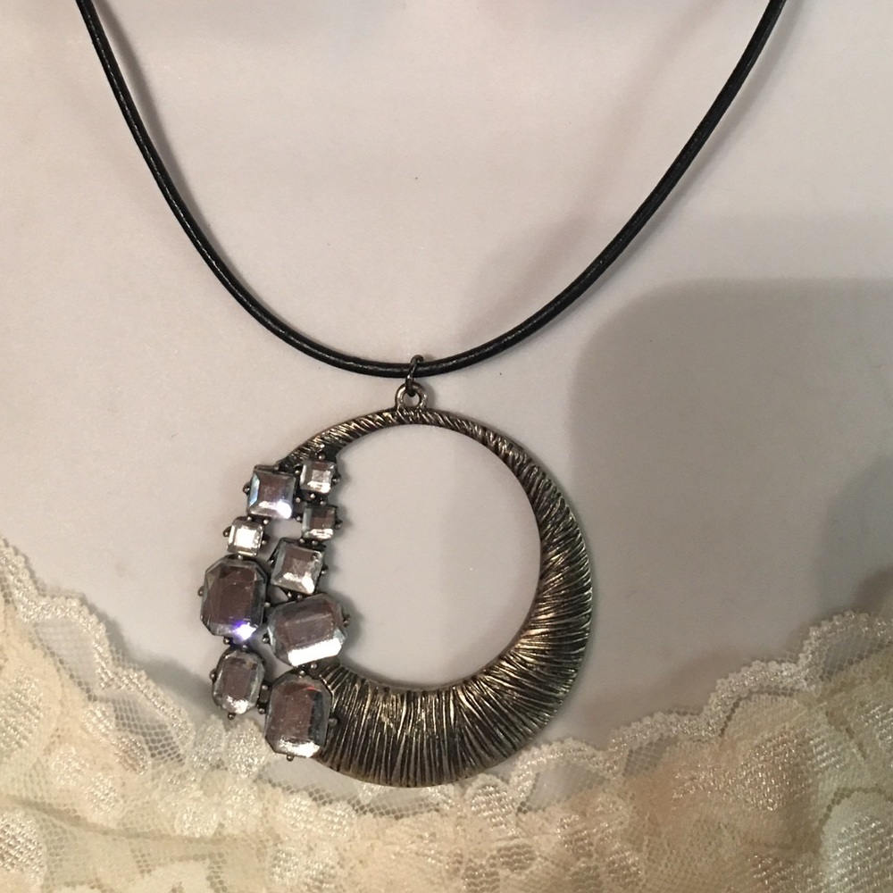 🆕Silver bling pendant on leather cord/chain NWT