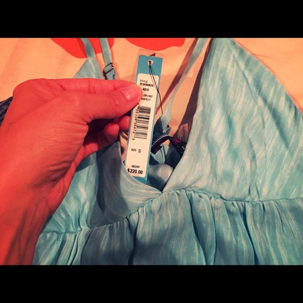 💕Alice & Olivia Sexy Silk Turquoise Halter top - Picture 2 of 5