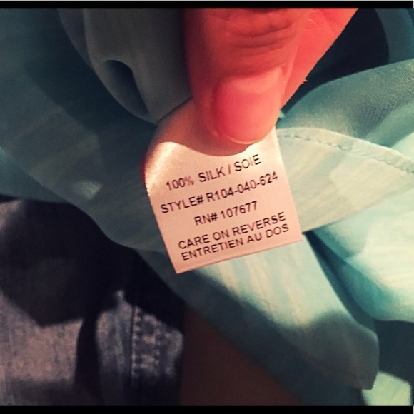 💕Alice & Olivia Sexy Silk Turquoise Halter top - Picture 4 of 5