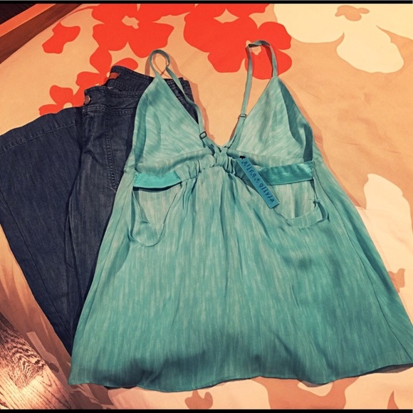 💕Alice & Olivia Sexy Silk Turquoise Halter top - Picture 5 of 5