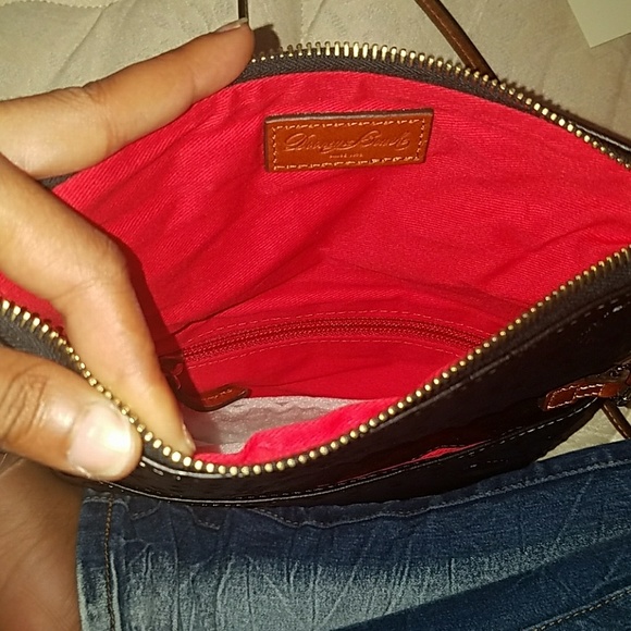 Brand new dooney and Bourke crossover hand bag - Picture 3 of 5