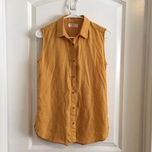 Uniqlo Premium Linen Sleeveless Shirt