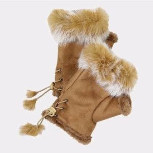 Chestnut Fingerless Gloves - NWT - Cute!