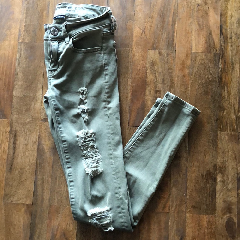 EUC 💚 American Eagle Olive Destroyed Skinny