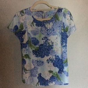Beautiful hydrangea print top by Cece