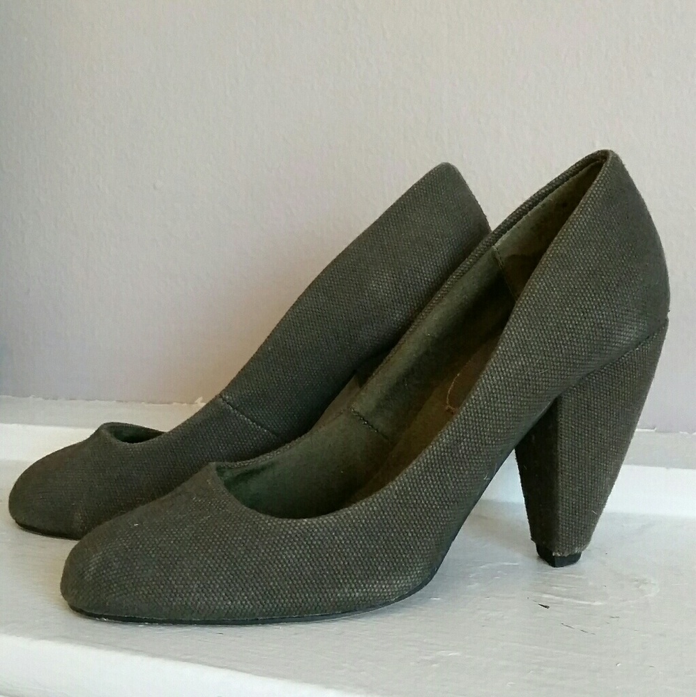 Grey canvas Seychelles pumps