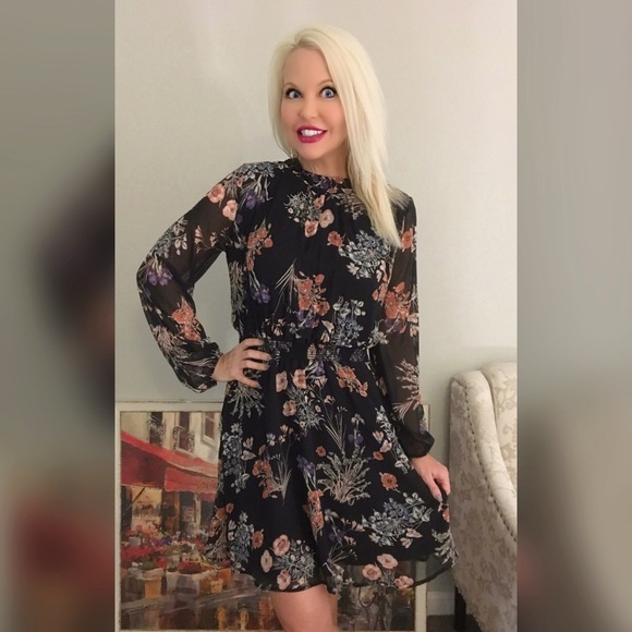 LAST 1! 💕Sheer Sleeve Back Tie Dress💕 - Picture 4 of 4