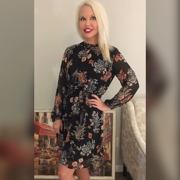 LAST 1! 💕Sheer Sleeve Back Tie Dress💕 - Picture 2 of 4