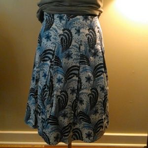Pretty skirt in excellent condition.