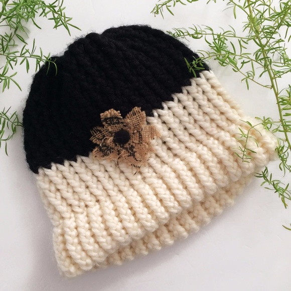 Anthropologie Accessories - Anthropologie Flower Applique Knit Hat