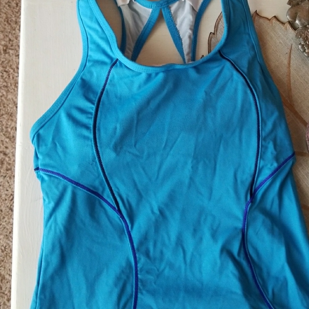 🍊ATHLETA workout top w bra xxs