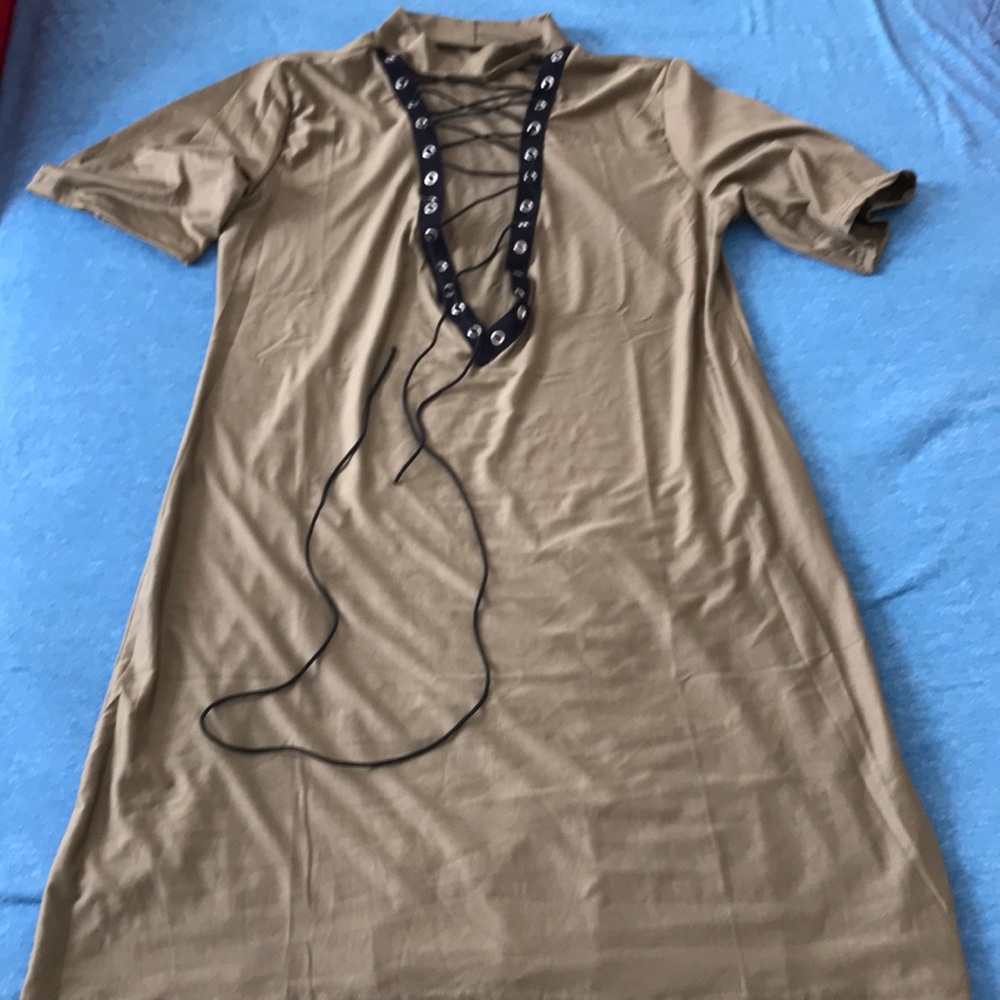 Dress with laced up