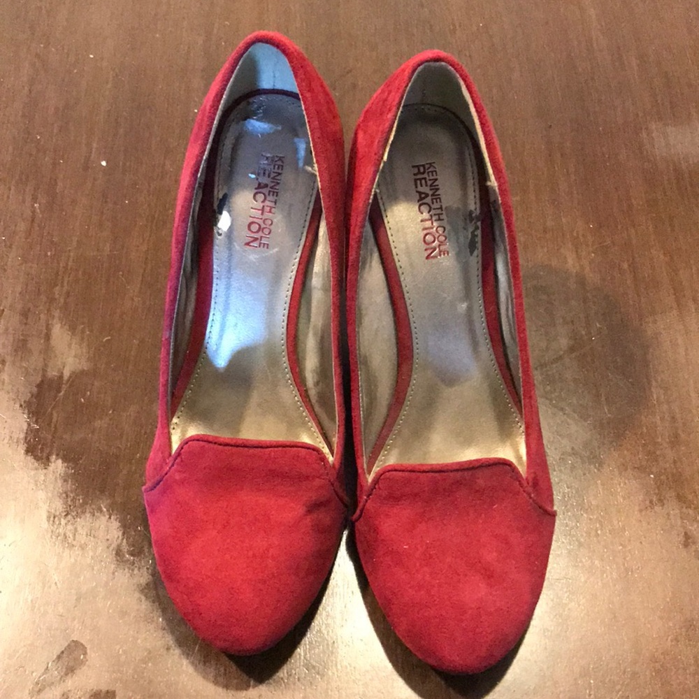 Kenneth Cole Reaction size 7 red, suede wedges