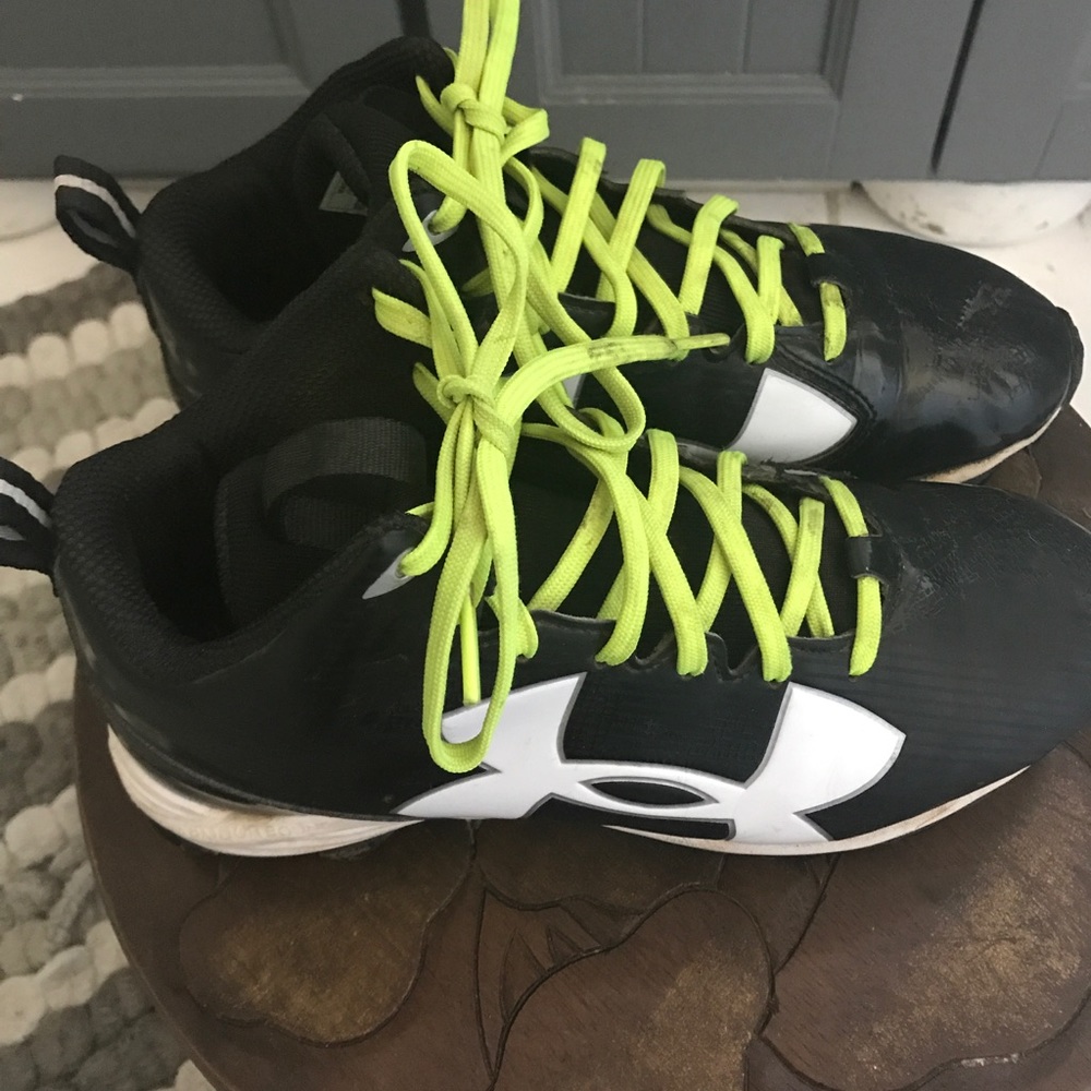Black, football cleats size 4Y